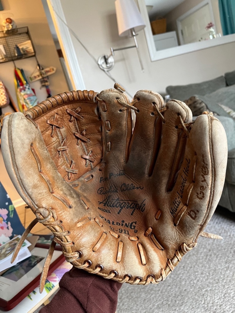 Vintage Spalding Richie Allen "Autograph" Model 42-911 baseball glove.